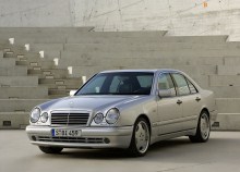 Jene. Merkmale von Mercedes Benz E 50 AMG W210 1996 - 1997