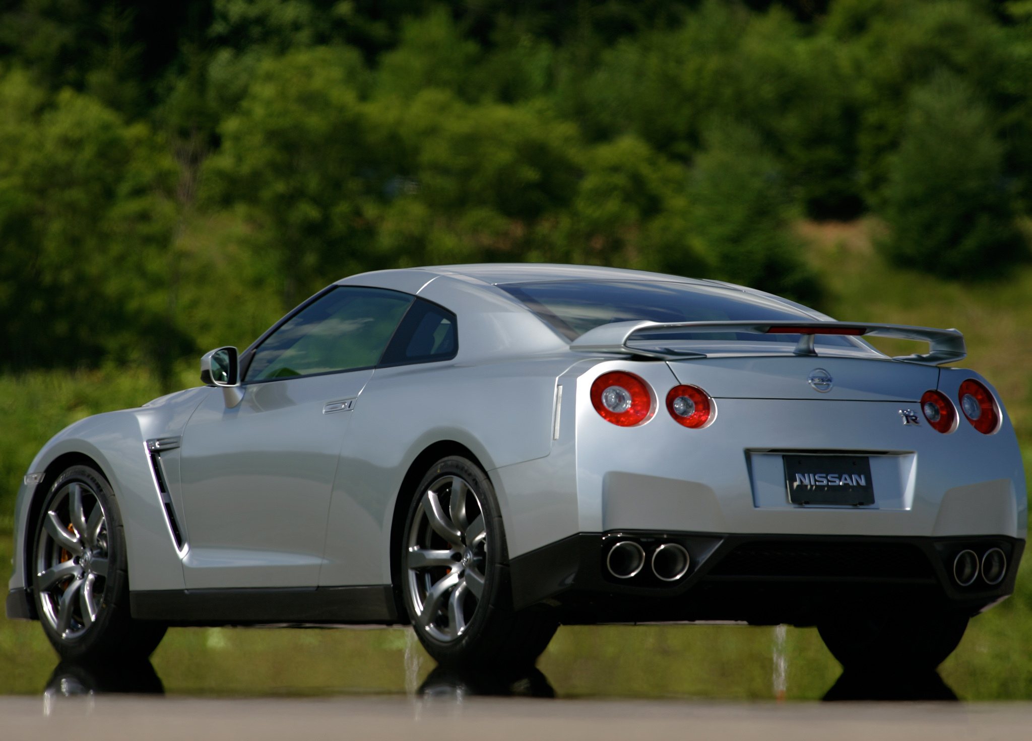 Nissan gt r r35 2010