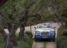 เหล่านั้น. ลักษณะ Rolls Royce Phantom Drophead Coupe ตั้งแต่ปี 2006