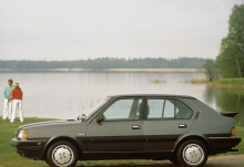 Azok. Jellemzők Volvo 345 1979 - 1982