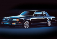 เหล่านั้น. ลักษณะของ Oldsmobile ดาบศาลฎีกา 1987 - 1991
