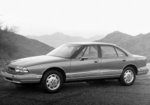 Acestea. Caracteristicile Oldsmobile optzeci și opt 1995 - 1999