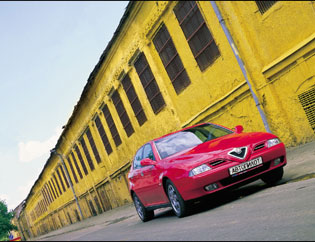 Alfa Romeo 166.