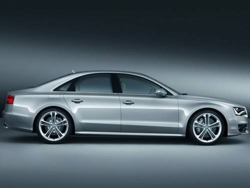 Audi S8 2013 в профиль