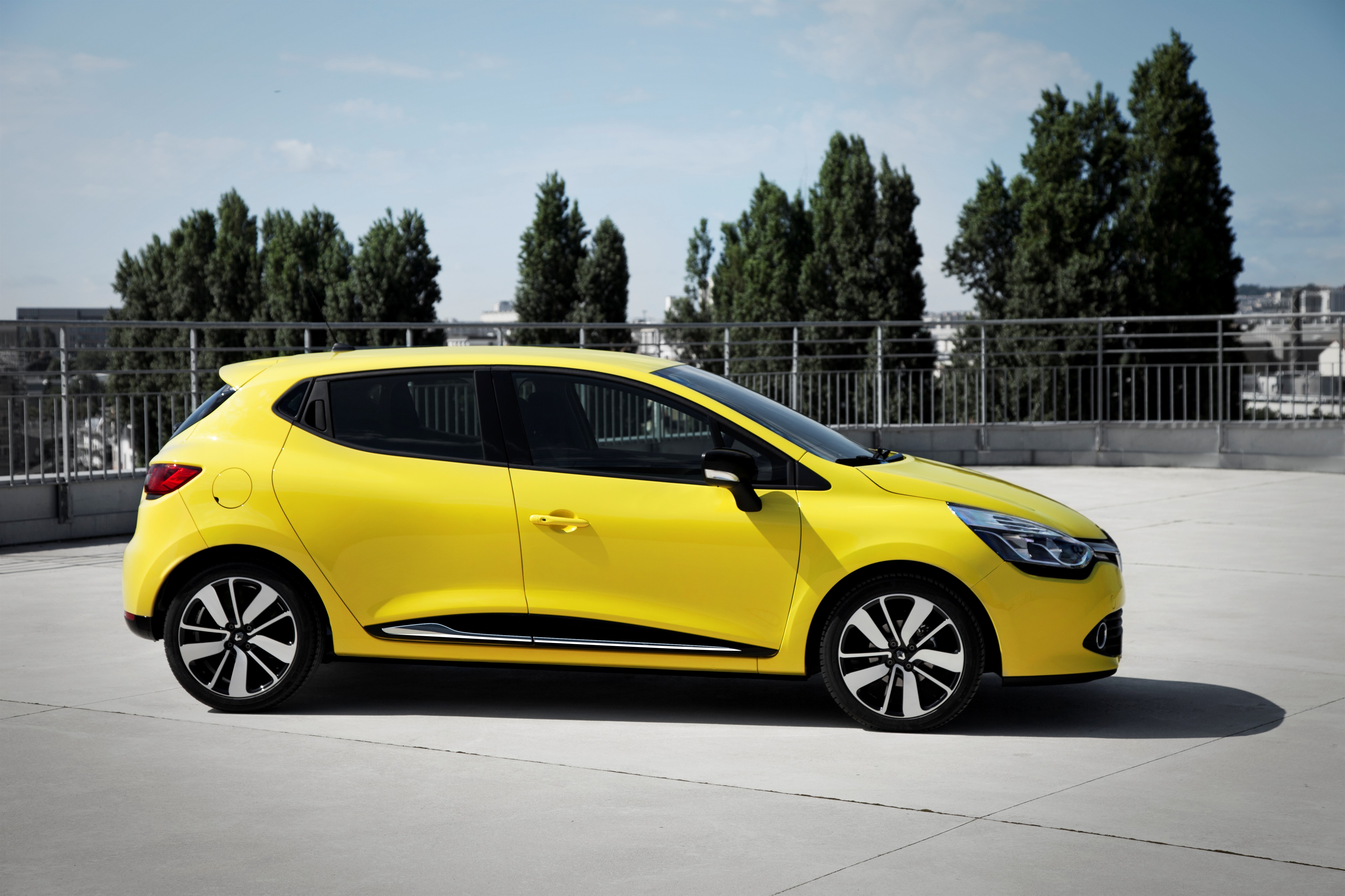 Renault clio. Рено Клио 2013. Renault Clio 4 поколение. Рено Клио новый. Рено Клио желтая 2012.