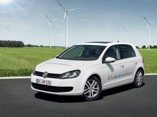 Volkswagen_E-Golf_2013