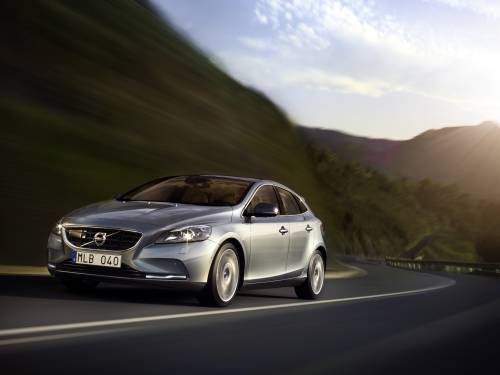 Volvo v40 природа